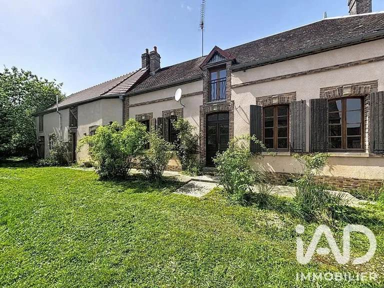 House with Garden View in Planty