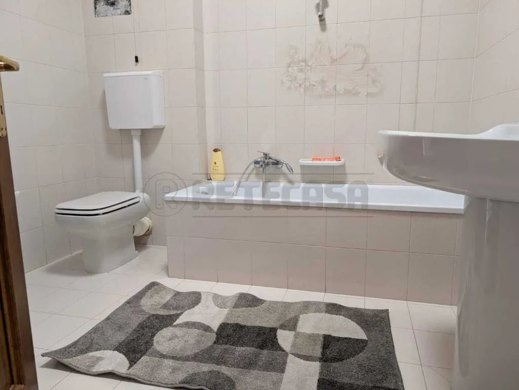 Bathrooms - Rustic Casale with Terrace in Casale sul Sile