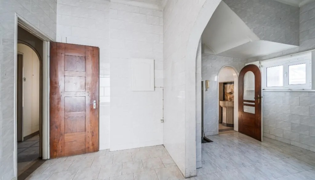 Entrée - Mid-20th Century Villa in Porto