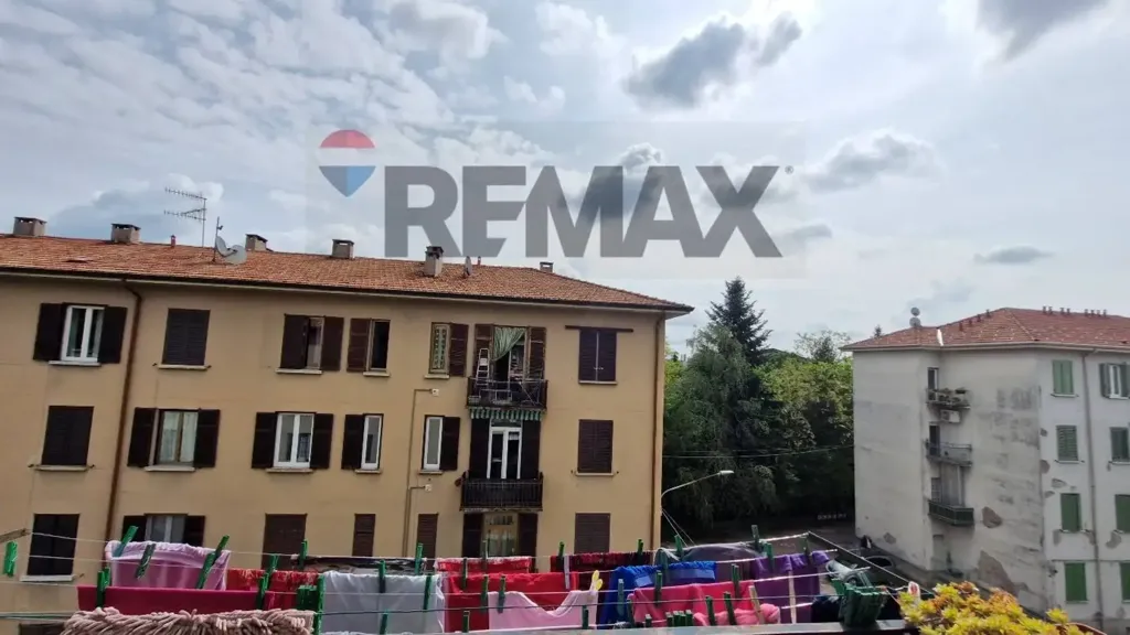 Balcon - Trilocale with Balcony in Varese