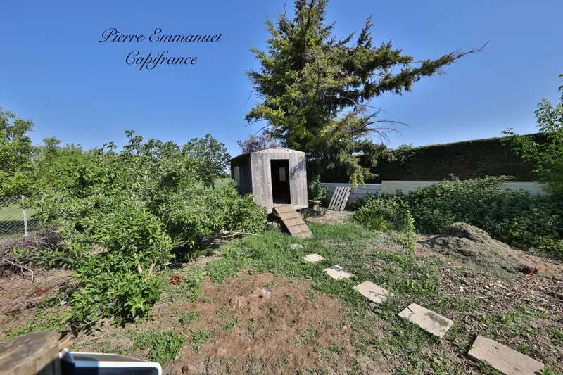 Jardin - Villa Contemporaine avec Piscine à Saint-Ambreuil