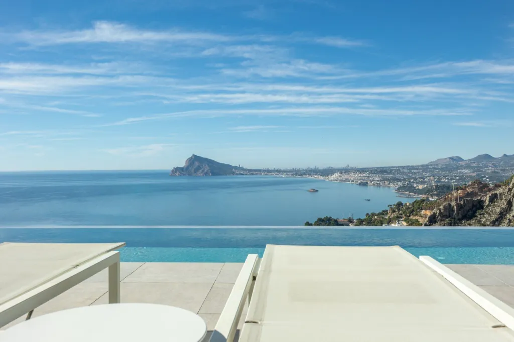 Bassein - Modern Villa with Sea Views in Mascarat, Altea