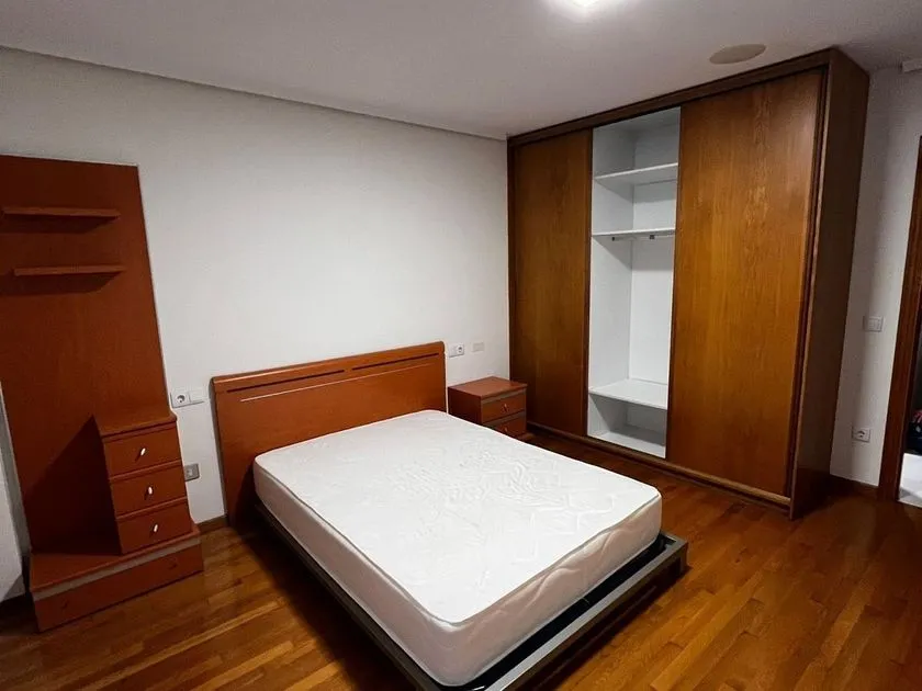 Chambres - Apartment with Balcony in Fuentes Nuevas, León