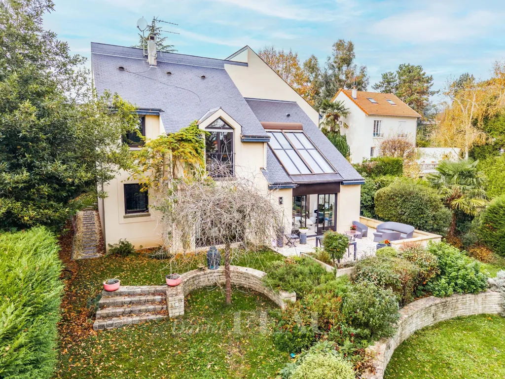 Õhuvaade - Architect-Designed House with Terrace in Bougival