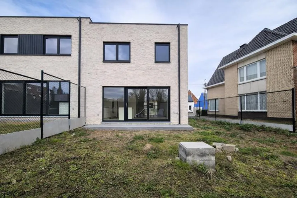 Extérieur - Maison Nouvellement Construite avec Terrasse à Haaltert