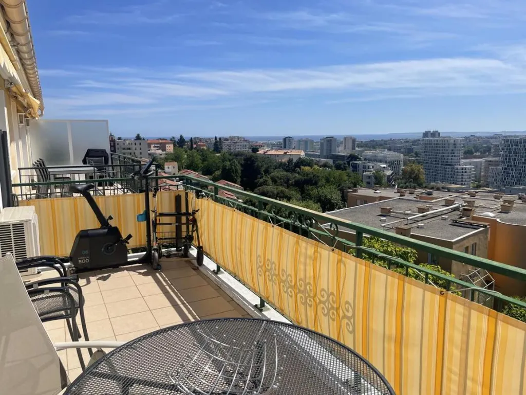 Balcon - Appartement avec Vue Mer et Terrasse à Corniche Fleurie