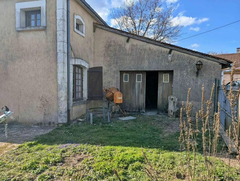 Aed - Traditional Stone House with Garden in Sementron