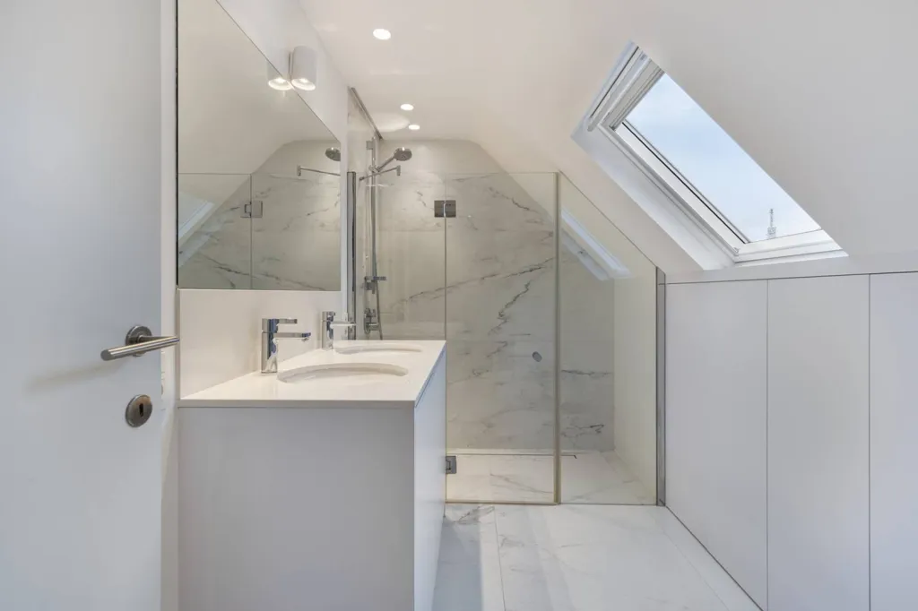 Salles de bain - Villa avec Pratique Rénovée au Centre de Sint-Idesbald
