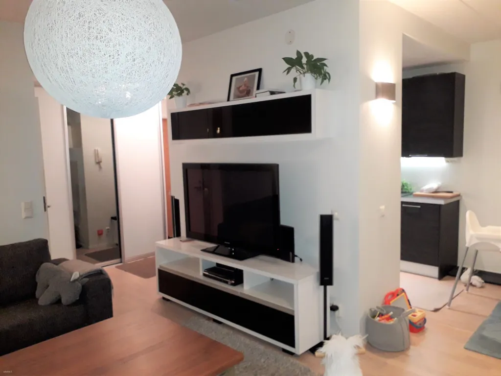 Living Room - Bright Two-Bedroom Apartment with Sauna in Pitäjänmäki