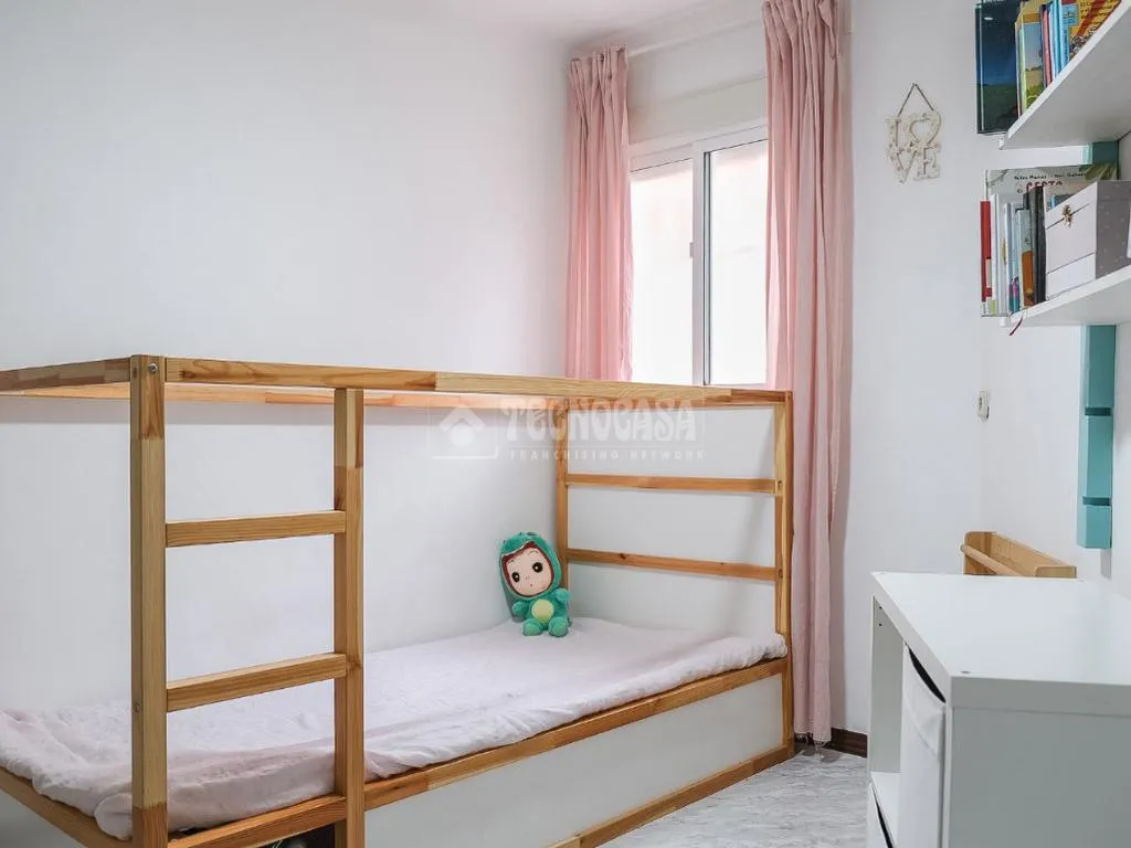 Chambres - Flat with Large Windows in Carabanchel Alto