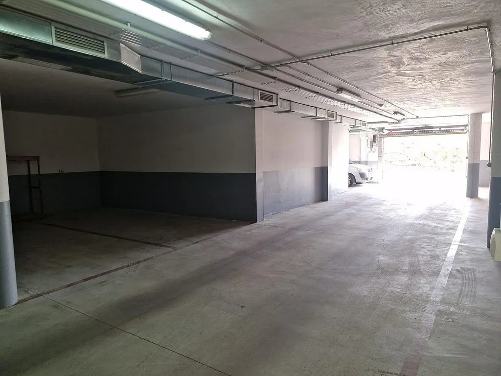 Garage - Duplex with Garage in La Cerca