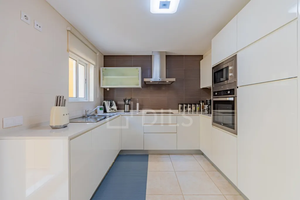 Cuisine - Modern Villa with Private Terrace in Vilamoura