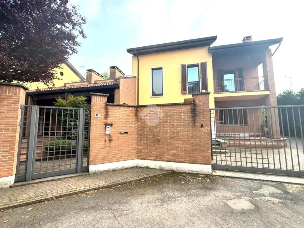 Extérieur - Villa with Balcony in Central Trecate