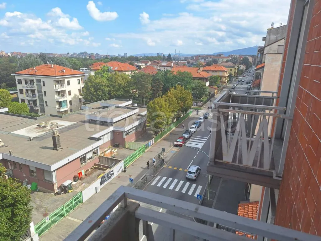 Balcony - Bright Trilocale with Balcony in Torino
