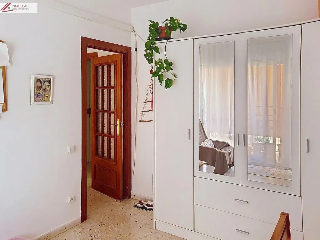 Chambres - Penthouse with Balcony in Les Roquetes Centre