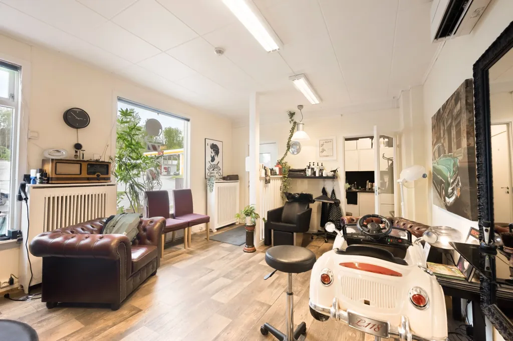 Elutuba - Mixed-Use Property with Business Units in Haslum