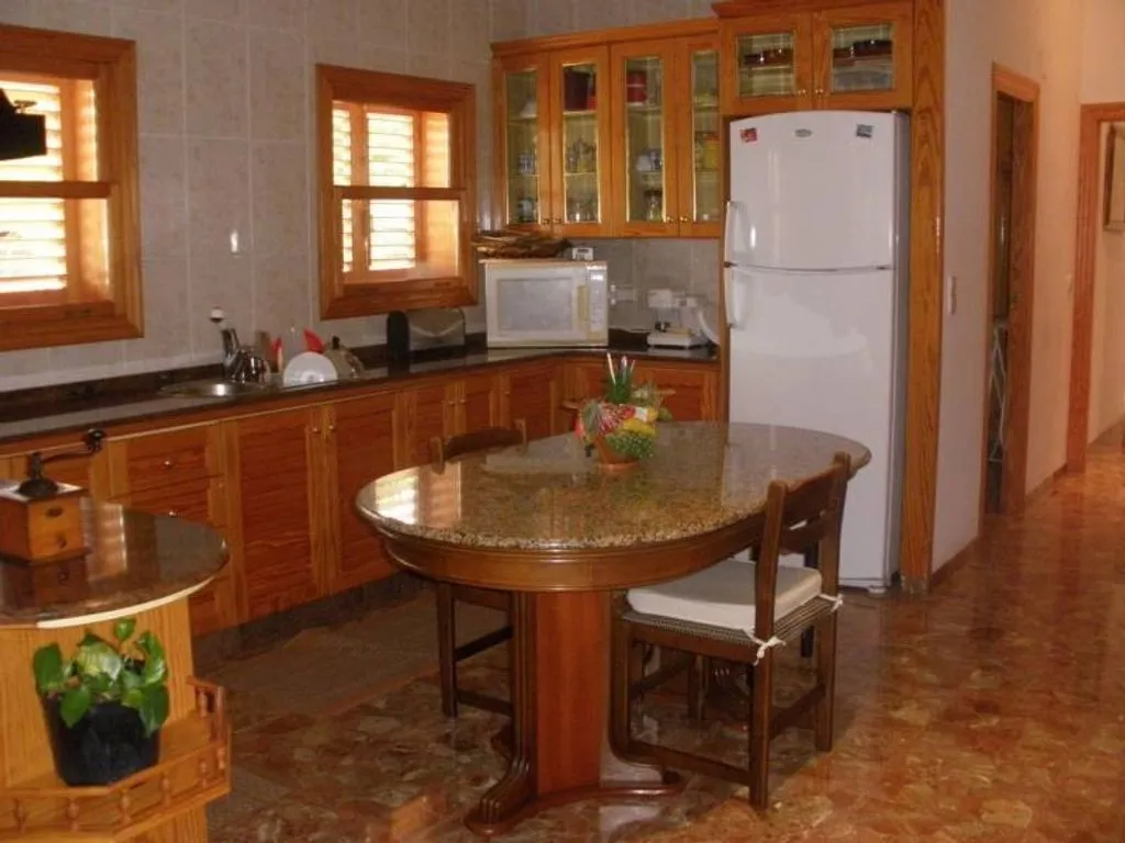 Cuisine - Luxury Villa with Pool in Elche