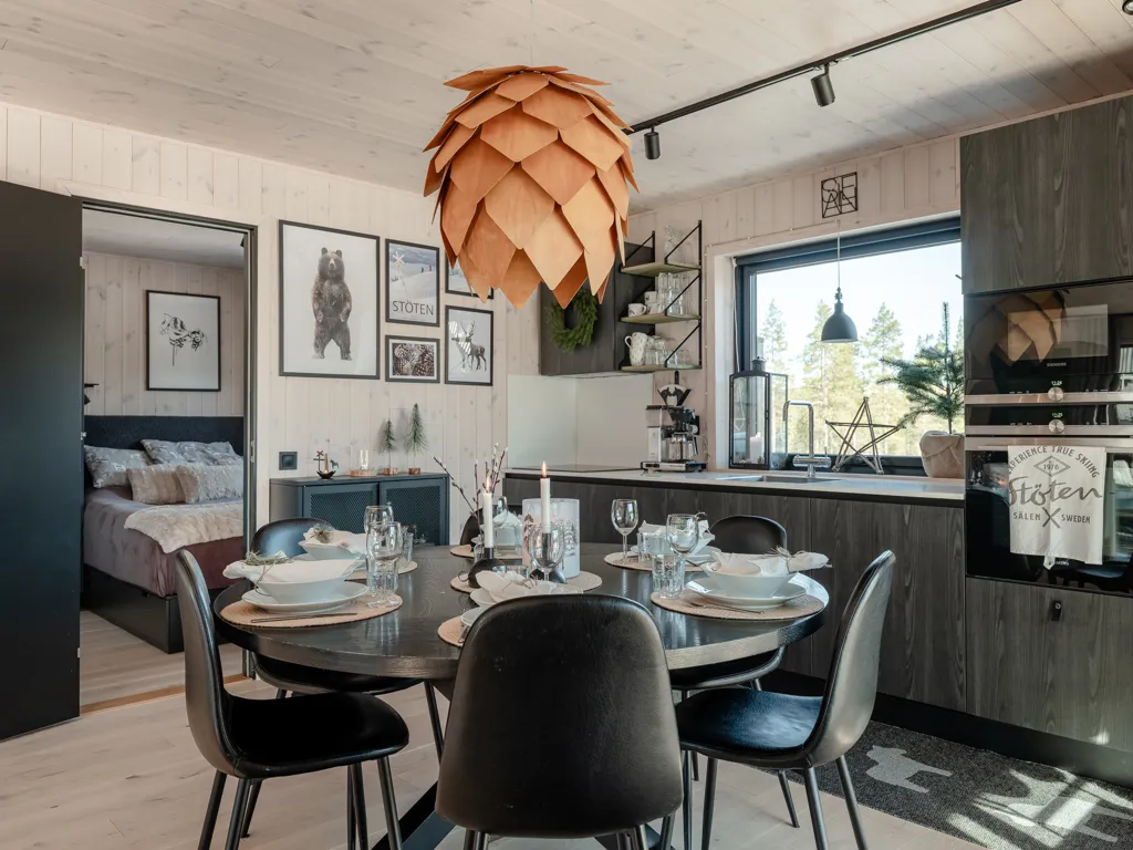 Söögituba - Chalet with Ski Access in Stöten, Dalarna