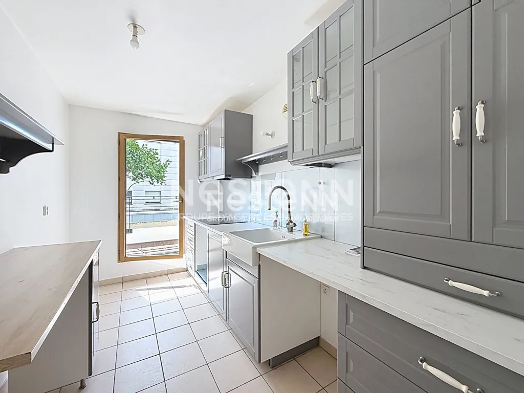 Cuisine - Appartement 3 Pièces avec Balcon à Saint-Cyr-l'École