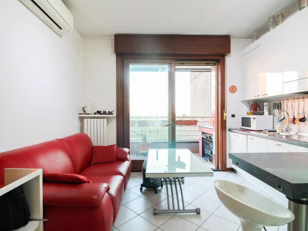 Elutuba - Bright 2-Bedroom Apartment with Balcony in Milan