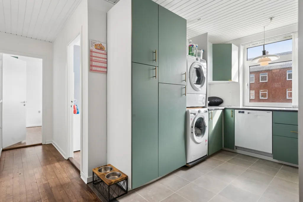 Pesuköök - Apartment with Functional Layout in Randers NØ