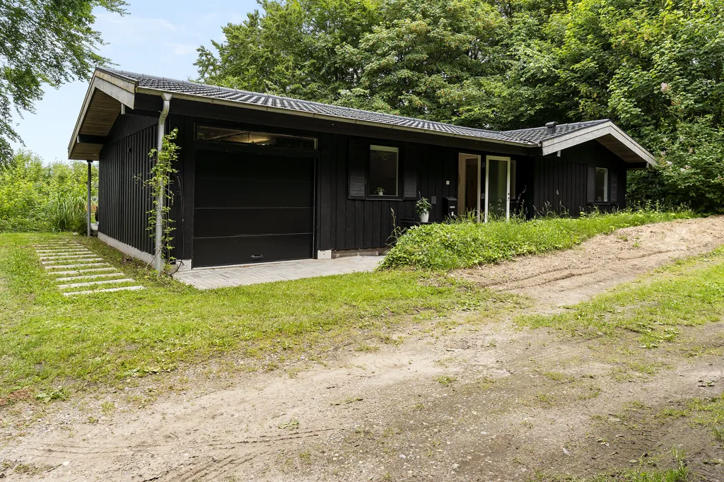 Esterno - Modernised Holiday Home with Lake View in Dons