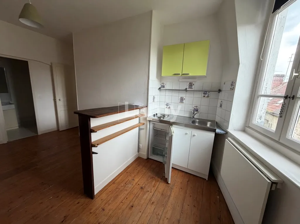 Cuisine - Appartement Charmant avec Parquet au Sud dans Quartier Historique