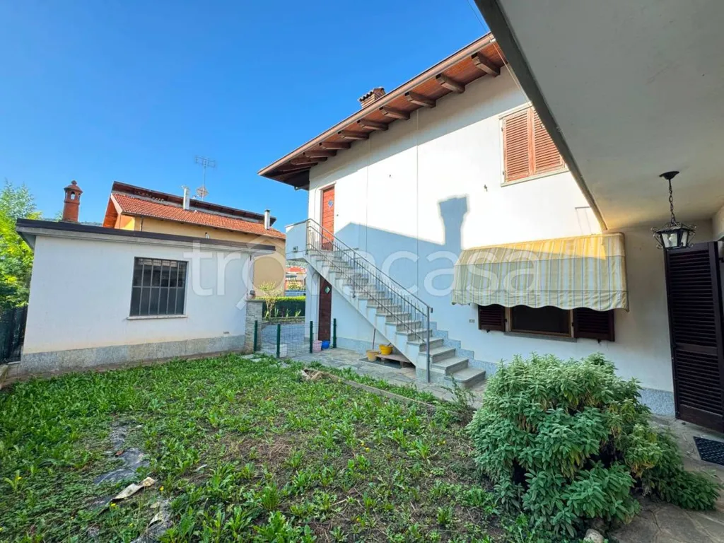 Aed - Villa with Potential for Two Apartments in Boves