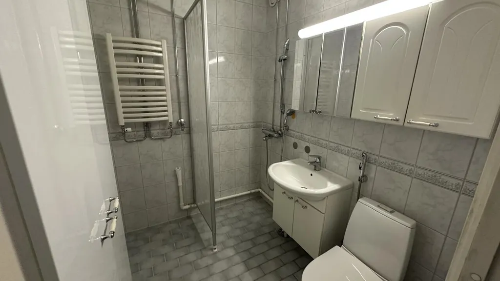 Vannitoad - Spacious Flat with Balcony in Lahti