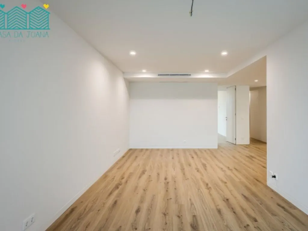 Pièces - Luxury 3-Bedroom Apartment in Aveiro