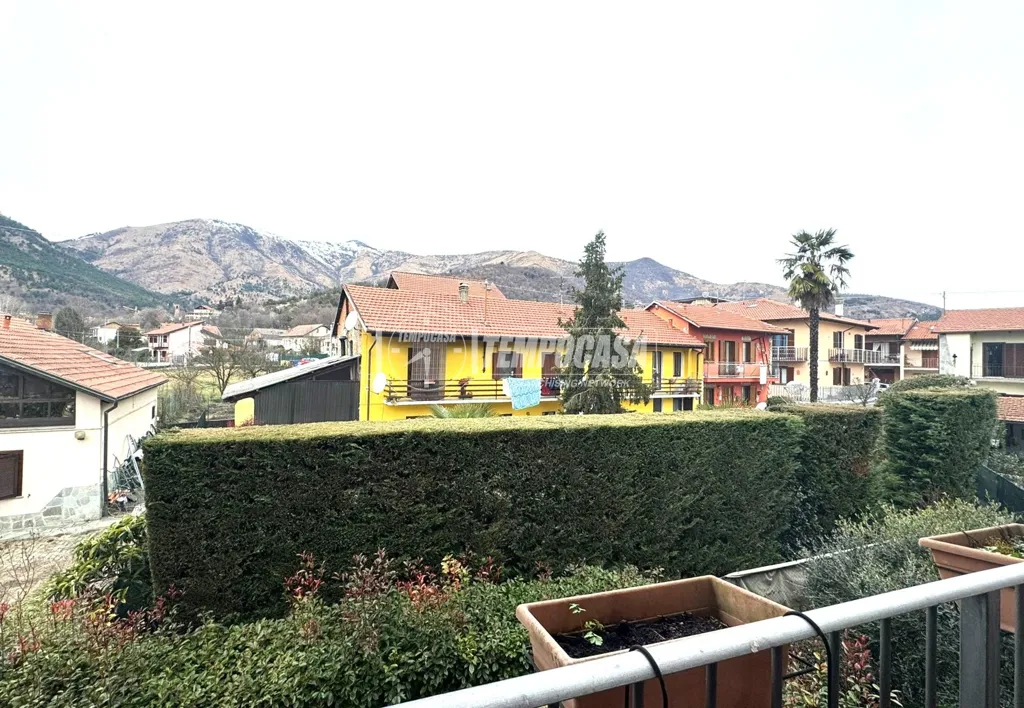 Rõdu - Modern Apartment with Triple Aspect View in Givoletto