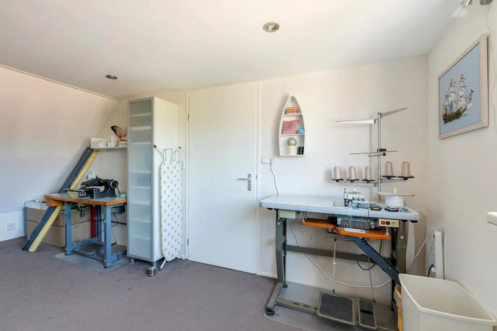 Bureau - Corner House with Overhang in Hoorn