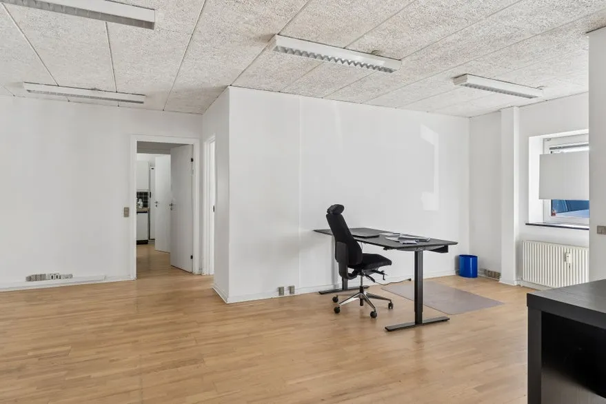 Bureau - Fully Let Industrial Property with Office in Birkerød