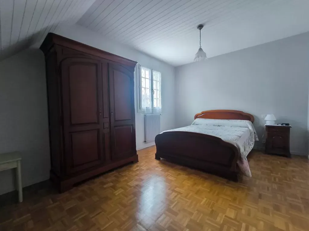 Chambres - Maison avec Terrasse et Garage à Lons