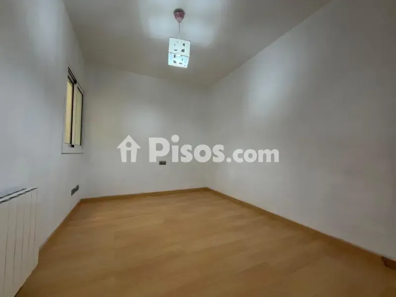 Pièces - Reformed Flat with Balcony in Sabadell