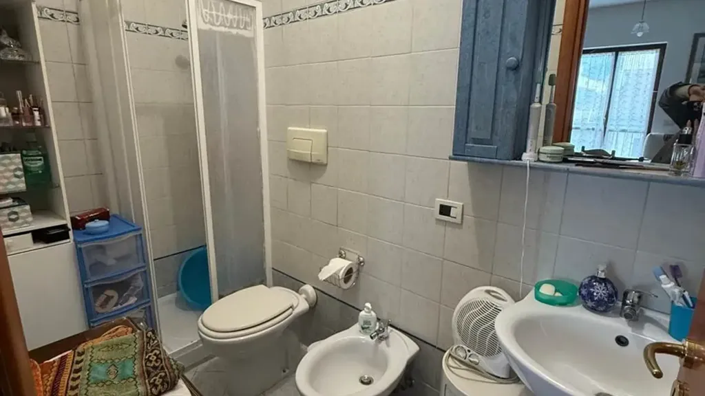Salles de bain - Two-Level Apartment with Balcony in Campi Bisenzio