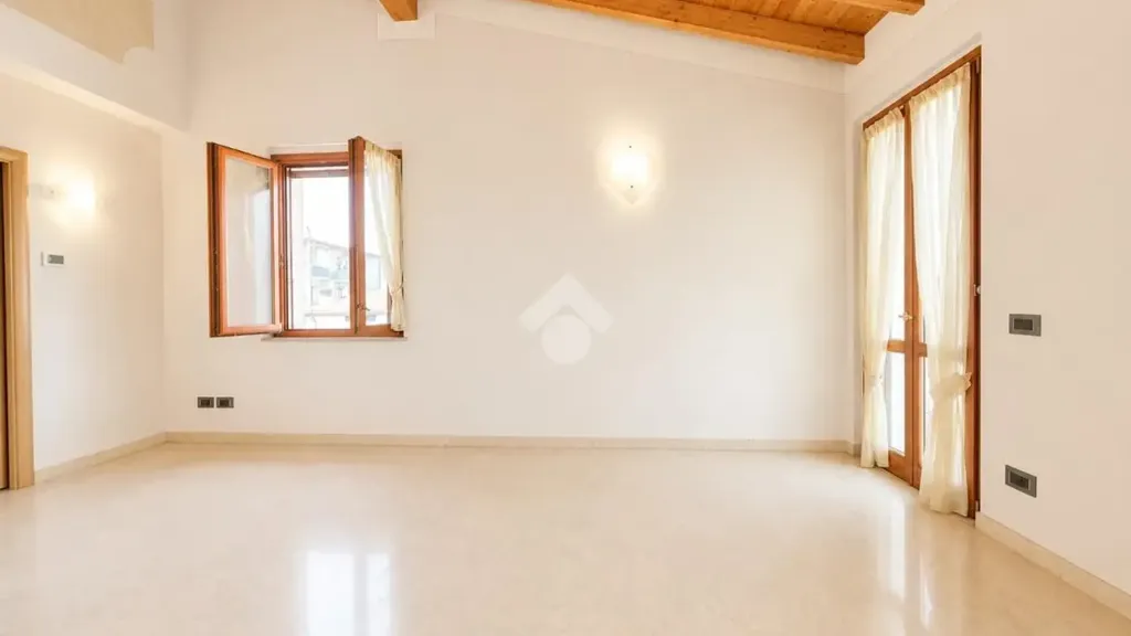 Toad - Contemporary Apartment with Balcony in Chiari