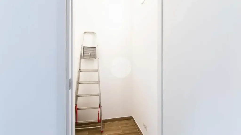 Entrée - Rearfitted Flat with Balcony in Milan