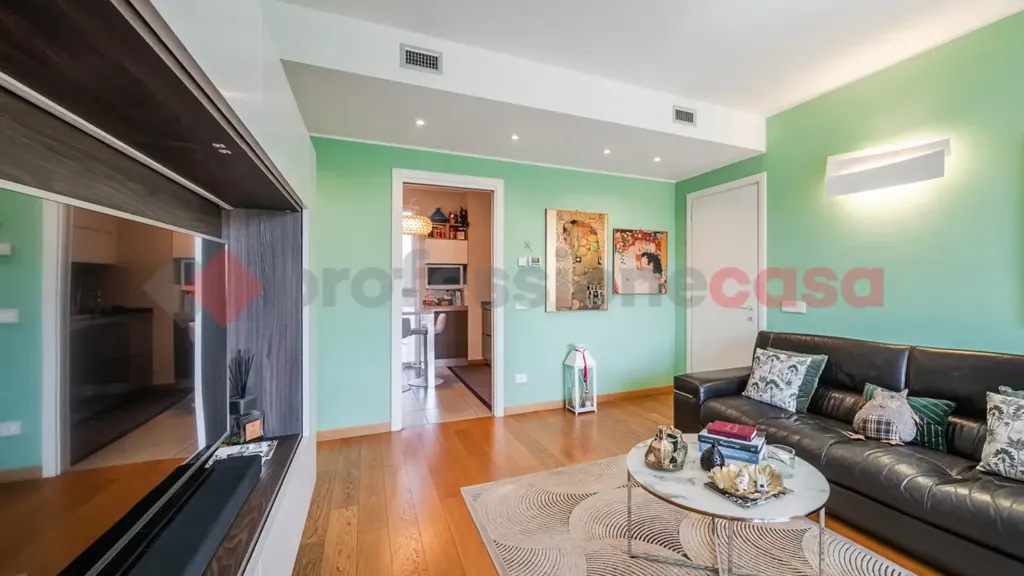 Soggiorno - Modern 3-Bedroom Apartment in Buccinasco