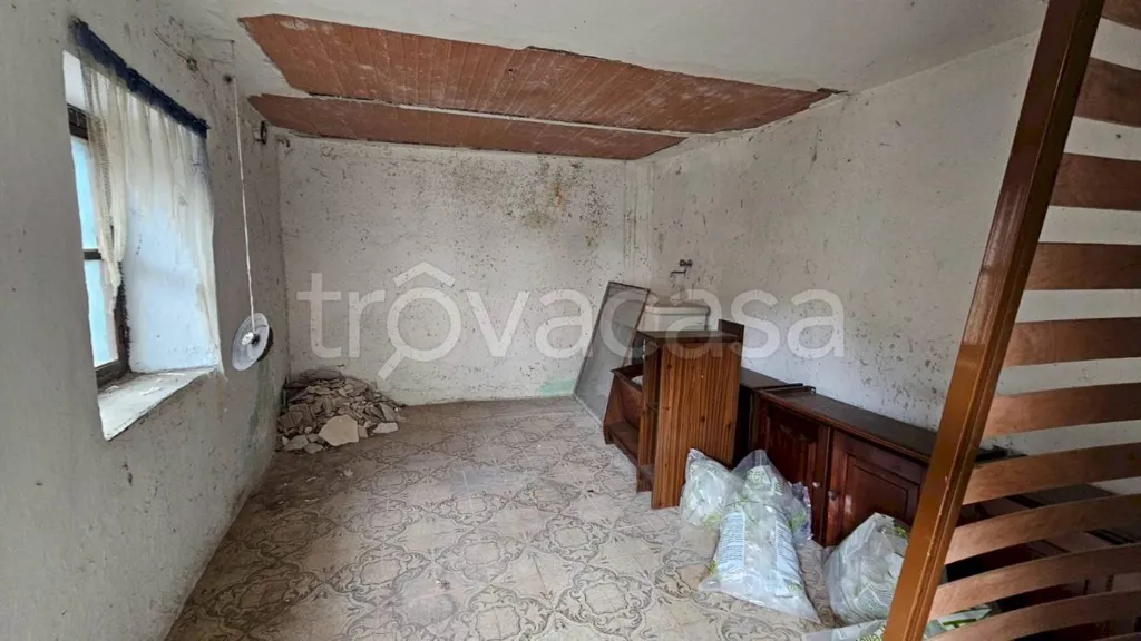 Pièces - Rustic Property with Garden in Paesana