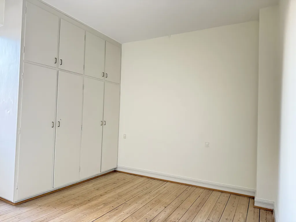 Toad - 5-Room Apartment with Stucco and Balconies in Central Location