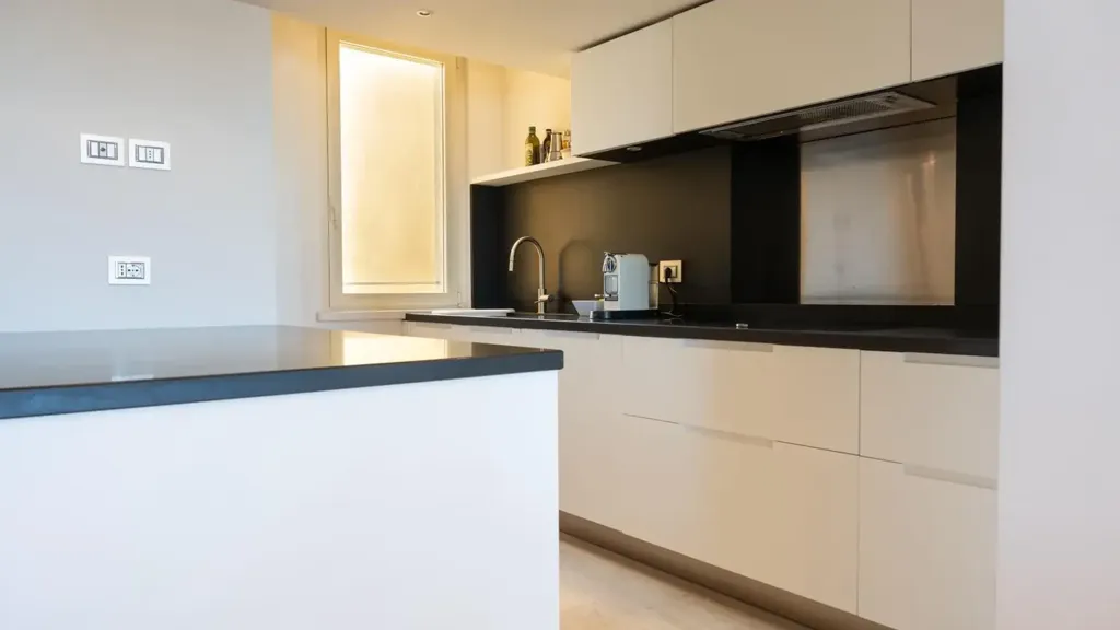 Kitchen - Seafront Apartment with Balcony in Viareggio