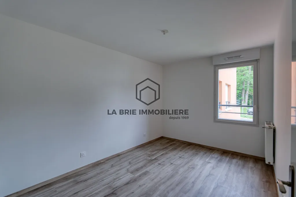 Bedrooms - Flat with Balcony in Emerainville