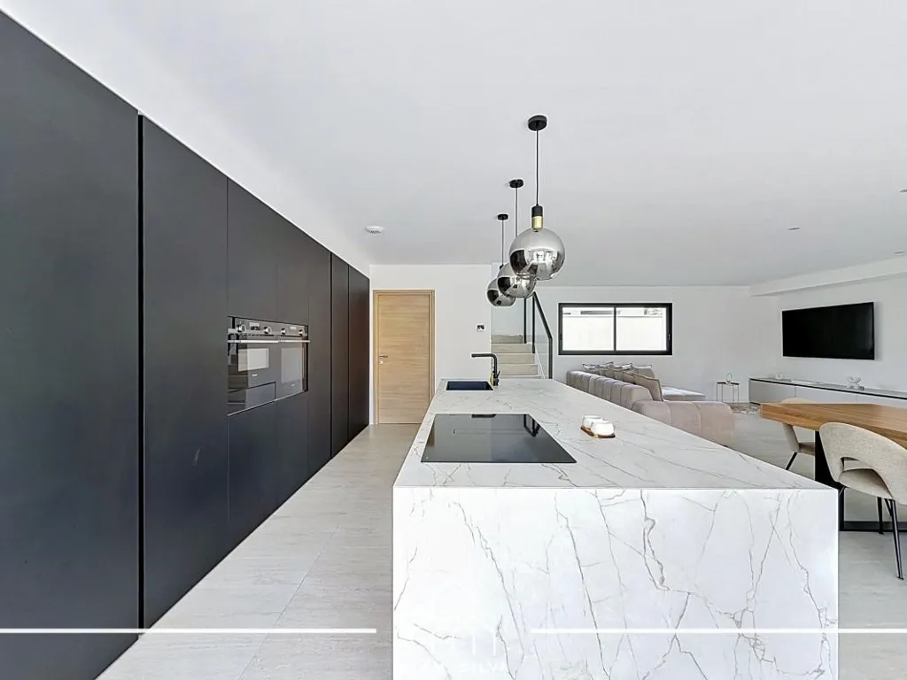 Köök - Contemporary Villa with Pool in Simandres