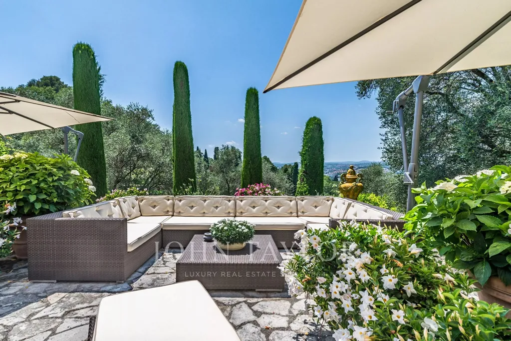 Terrasse - Bastide Luxueuse avec Piscine à Grasse