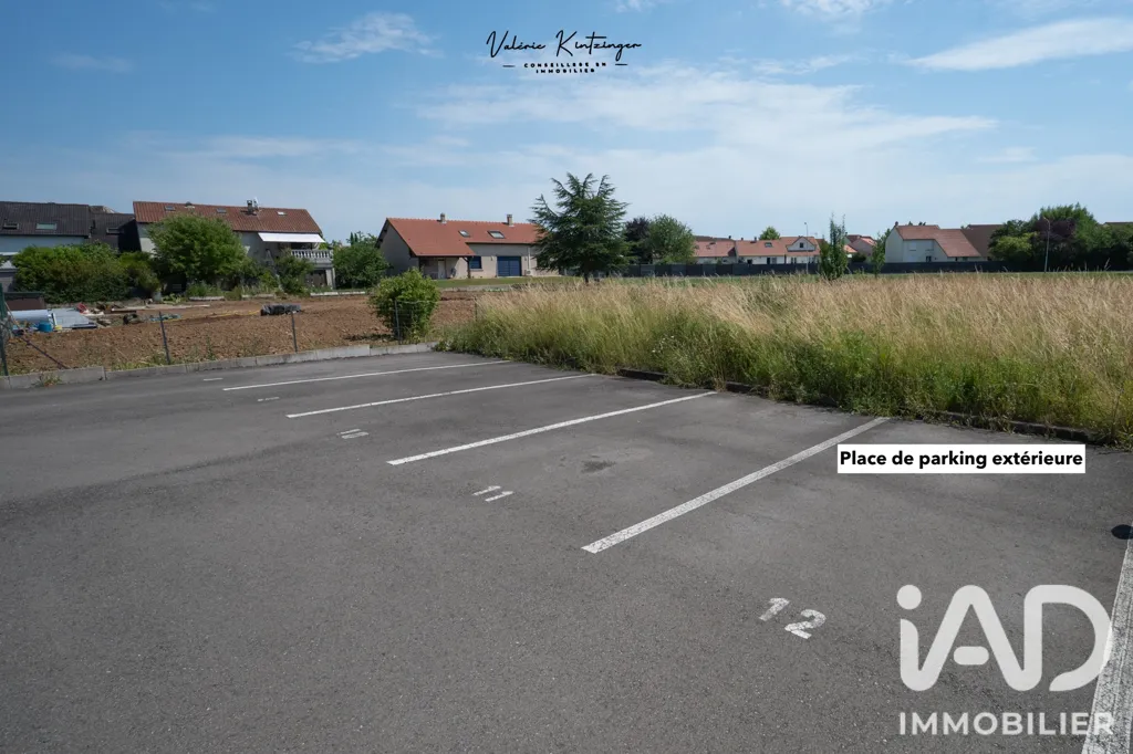 Extérieur - Appartement avec Balcon et Garage à Manom