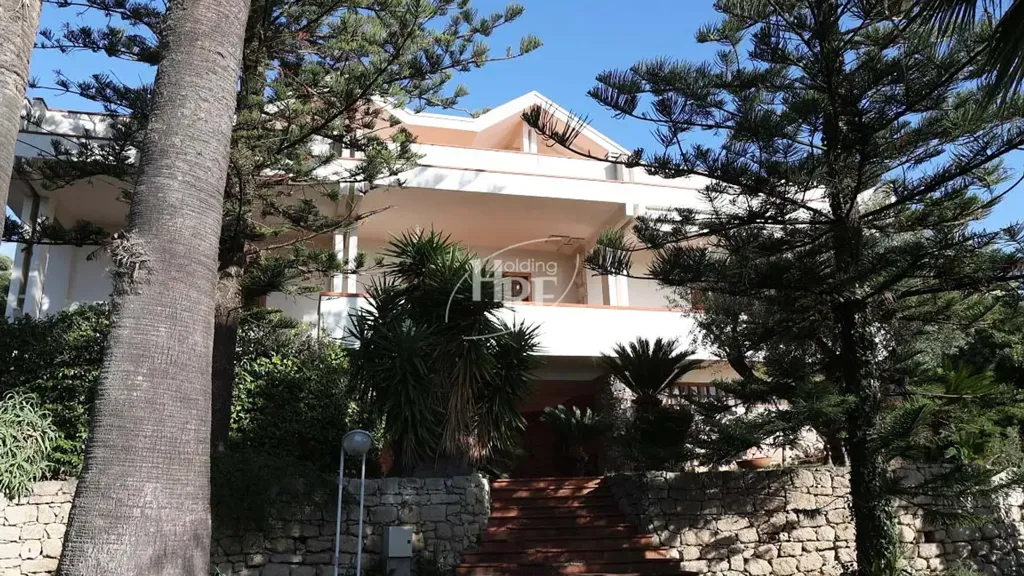 Extérieur - Architectural Villa with Central Staircase in Amantea