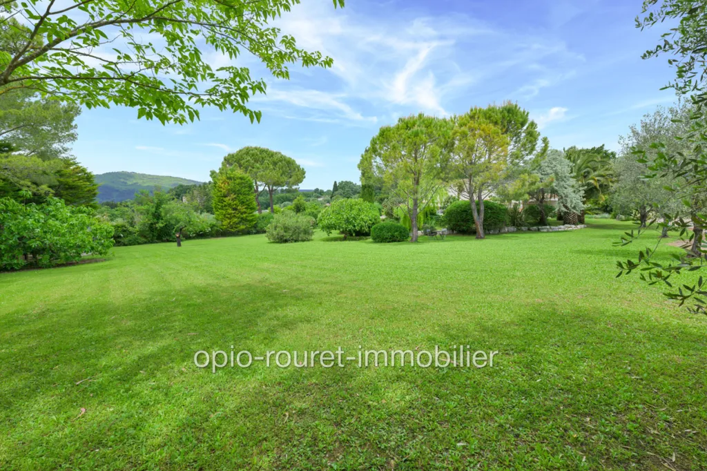 Jardin - Villa Moderne avec Piscine à Châteauneuf-Grasse