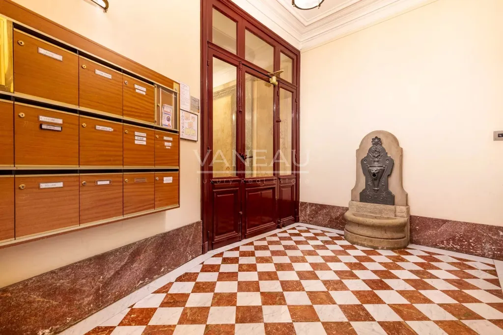 Ingresso - 4-Room Parisian Apartment with Seine View