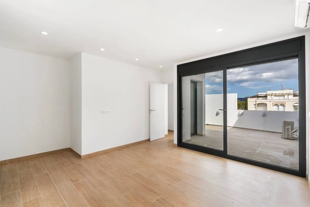 Rooms - Luxury Apartment with Marina Access in Empuriabrava
